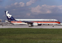 AEROPERU_757-200_N592KA_MIA_1198_JP_small2~0.jpg