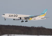 AIRDO_767-300_JA98AD_CTS_~0.jpg