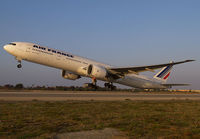 Filename=AIRFRANCE_777-300_F-GZNA_LAX_1111D_JP_small.jpg
Filesize=147KiB
Dimensions=1000x695
Date added=Nov 16, 2012 AIRFRANCE_777-300_F-GZNA_LAX_1111D_JP_small.jpg