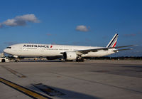 AIRFRANCE_777-300_F-GZNJ_MIA_1012_JP_small.jpg