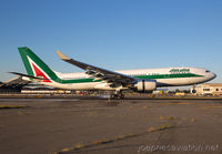 ALITALIA_A330-200_EI-EJK_JFK_0915__4_JP_small1.jpg