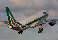 Filename=ALITALIA_A330-200_EI-EJO_MIA_0113C_JP_small.jpg
Filesize=115KiB
Dimensions=1000x695
Date added=Apr 29, 2013 ALITALIA_A330-200_EI-EJO_MIA_0113C_JP_small.jpg