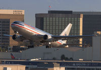 AMERICAN_767-200_N319AA_LAX_1112E_JP_smallonly.jpg