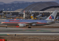 AMERICAN_767-200_N319AA_LAX_1112_JP_small1.jpg