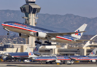 AMERICAN_777-200_N770AN_LAX_1112_JP_small~0.jpg