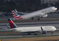 AMERICAN_A321_N127AA_LAX_0616_2_JP_small.jpg