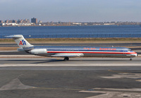 AMERICAN_MD80_N214AA_LGA_0106_JP_small.jpg