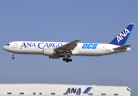 ANA_767-300F_JA8664_NRT_0117_1_JP_small.jpg