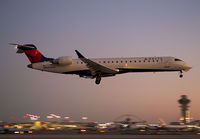 DELTACONNECTION_CRJ700_N606SK_LAX_0912_JP_small.jpg