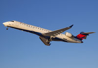 DELTACONNECTION_CRJ700_N617QX_LAX_1113_JP_small.jpg