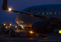 DELTA_737-800_JFK_0515I_JP_small.jpg