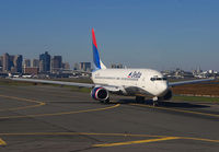 DELTA_737-800_N3756_BOS_1005C_JP_small.jpg