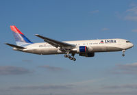 DELTA_767-300_N133DN_MIA_0106_JP_small1.jpg