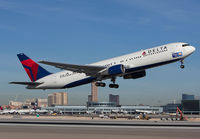 DELTA_767-300_N139DL_LAS_1114B_JP_small.jpg