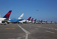 Filename=DELTA_KLM_JFK_0713JM_JP_small.jpg
Filesize=162KiB
Dimensions=1000x695
Date added=Jan 07, 2014 DELTA_KLM_JFK_0713JM_JP_small.jpg