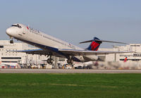 DELTA_MD88_N932DL_MIA_0114_JP_small.jpg