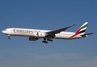 EMIRATES_777-300_A6-ECN_FRA_1112_JP_small.jpg