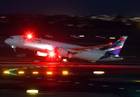 Filename=LATAM_787-9_CC-CBG_JFK_0919_JP_small.jpg
Filesize=781KiB
Dimensions=1400x973
Date added=Sep 26, 2019 LATAM_787-9_CC-CBG_JFK_0919_JP_small.jpg