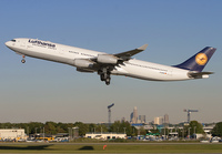 Filename=LUFTHANSA_A340-300_D-AIGN_CLT_1006E_JP_small1.jpg
Filesize=830KiB
Dimensions=1400x973
Date added=Jun 11, 2017 LUFTHANSA_A340-300_D-AIGN_CLT_1006E_JP_small1.jpg