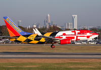 SOUTHWEST_737-700_N214WN_CLT_1114G_JP_small.jpg