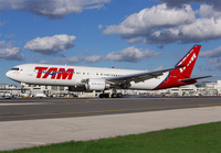 TAM_767-300_PT-MSW_MIA_0115J_jP_small1.jpg