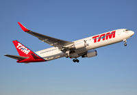Filename=TAM_767-300_PT-MSZ_JFK_0714N_jP_small.jpg
Filesize=706KiB
Dimensions=1400x973
Date added=May 14, 2018 TAM_767-300_PT-MSZ_JFK_0714N_jP_small.jpg