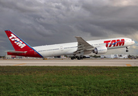 Filename=TAM_777-300_PT-MUF_MIA_1016_3_JP_small.jpg
Filesize=950KiB
Dimensions=1400x973
Date added=Nov 24, 2017 TAM_777-300_PT-MUF_MIA_1016_3_JP_small.jpg