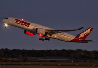 Filename=TAM_A350-900_PR-XTA_JFK_0919_16_JP_small.jpg
Filesize=712KiB
Dimensions=1400x973
Date added=Jul 20, 2021 TAM_A350-900_PR-XTA_JFK_0919_16_JP_small.jpg