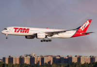 Filename=TAM_A350-900_PR-XTA_JFK_09_9H_JP_small.jpg
Filesize=641KiB
Dimensions=1400x973
Date added=Feb 23, 2024 TAM_A350-900_PR-XTA_JFK_09_9H_JP_small.jpg