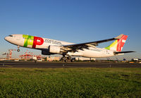 TAP_A330-200_CS-TOM_EWR_0913D_JP_small.jpg