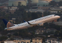 UNITEDEXPRESS_E175_N108SY_LAX_0616_8_JP_small.jpg