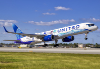 UNITED_757-200_N14106_MIA_0120_10_JP_small.jpg