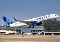 UNITED_757-200_N17104_LAS_1123_1_jP_small.jpg