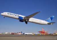 UNITED_787-10_N14011_EWR_0422_8_JP_small.jpg